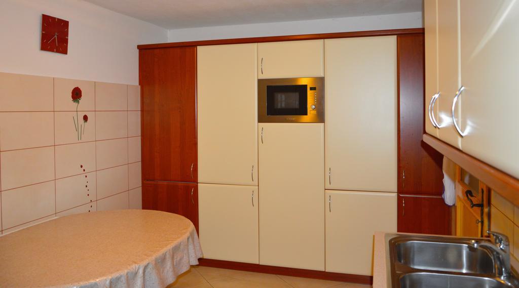 Brunarica Petric - Bela Krajina - Komarna Vas - Smucisce Gace - Semic Exterior foto