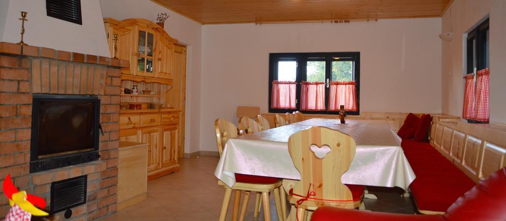 Brunarica Petric - Bela Krajina - Komarna Vas - Smucisce Gace - Semic Exterior foto